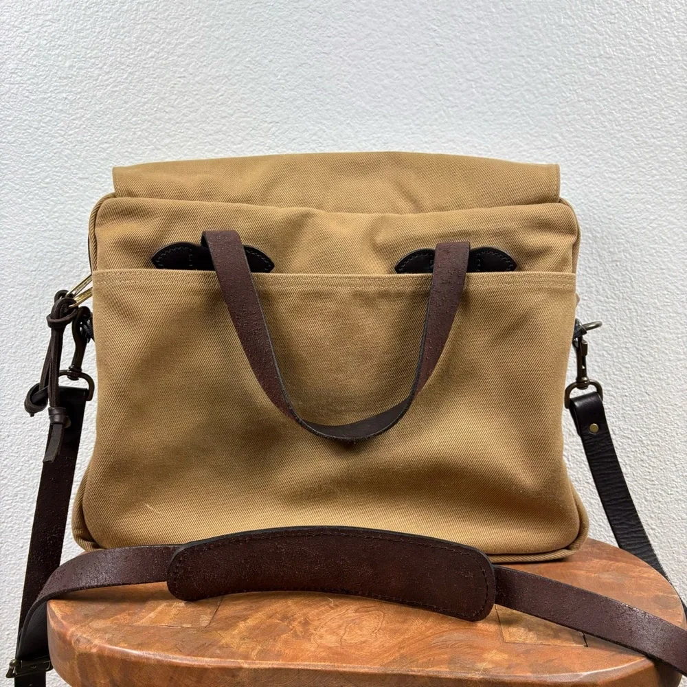 Filson Original Twill Briefcase
Discreet tag/ inside flap - Picture 4 of 14